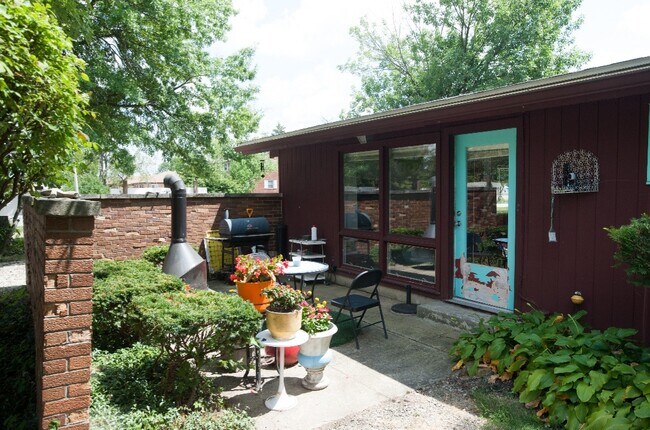 Building Photo - 4708 N Bolton Ave