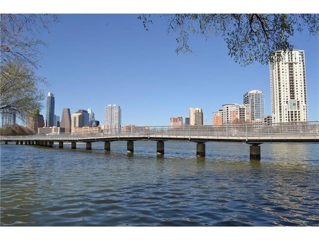 Building Photo - 500 E Riverside Dr