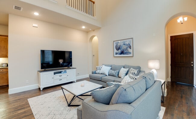 Building Photo - 713 Northwood Dr