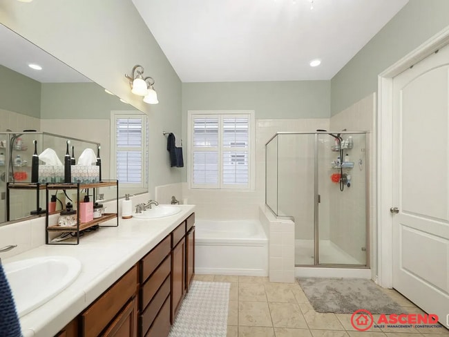 Building Photo - 3 Bedroom Home In Stockdale Ranch Area!