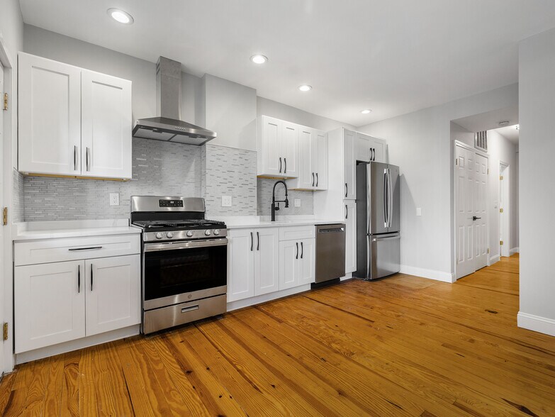 Primary Photo - 104 Woodstock St