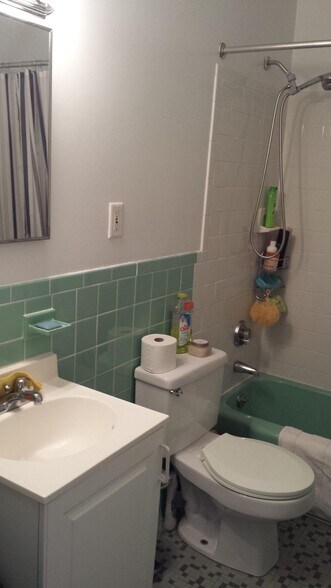 Building Photo - 17 Fairbanks St