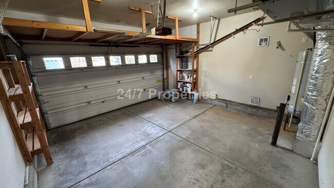 Building Photo - Inviting 3 BD I 2 BA Home - West Linn