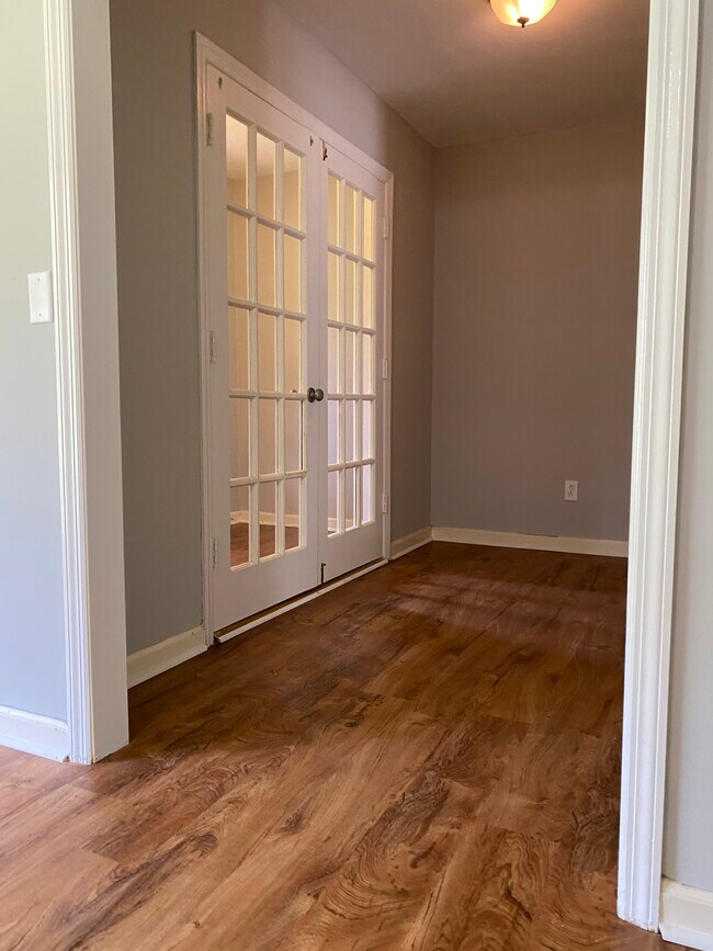 Building Photo - 114 Greenbriar Trail