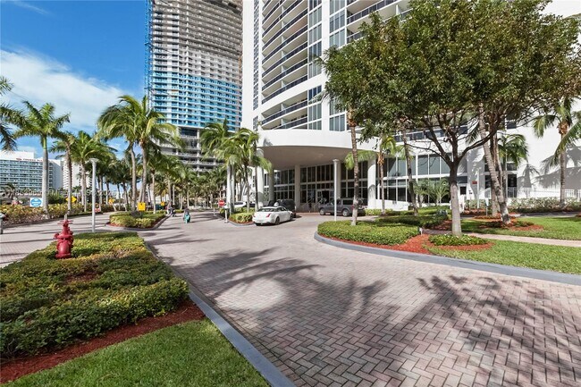 Building Photo - 1800 S Ocean Dr