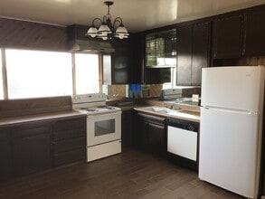 Building Photo - SPACIOUS Upper 2 bedroom unit, Bellflower -- CALL US TODAY!!