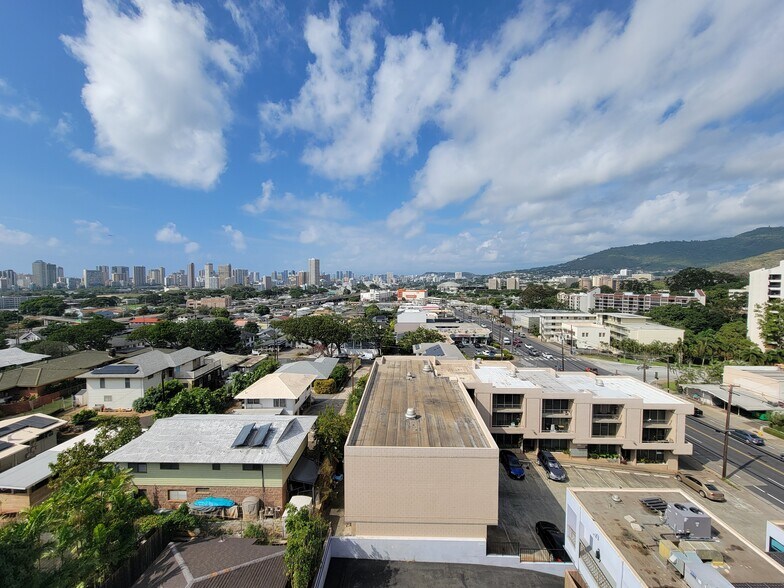 Building Photo - 3175 Waialae Ave