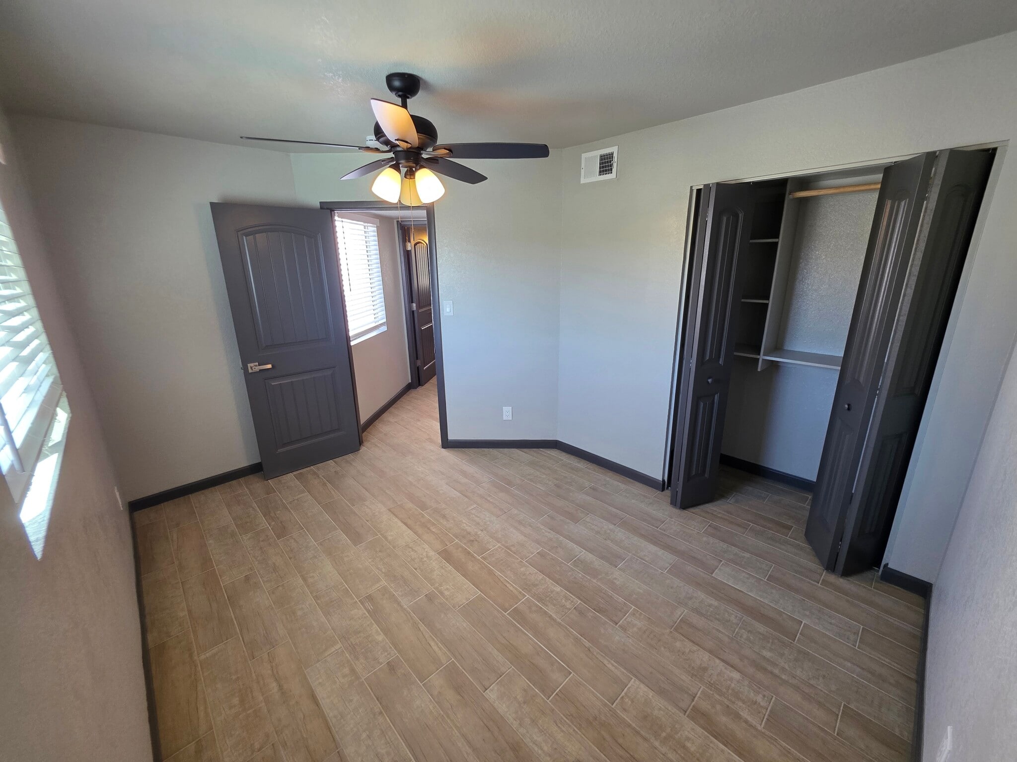 Building Photo - 1749 E Pepper Cir