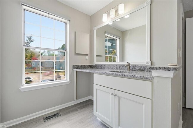 Building Photo - 317 Ferdinand Cir