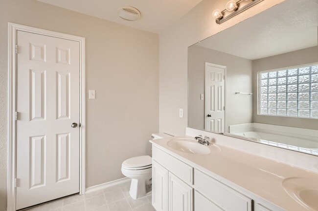 Building Photo - Less than 7 miles from Randolph AFB!
