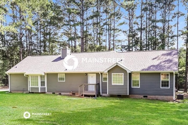 Building Photo - 3 Bedroom Pet-Friendly Home in Locust Grove, GA with Main Street Renewal