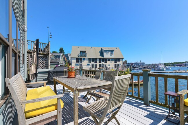Building Photo - Winter Rental: Waterfront 3 Bed/3 Bath on Rocky Neck