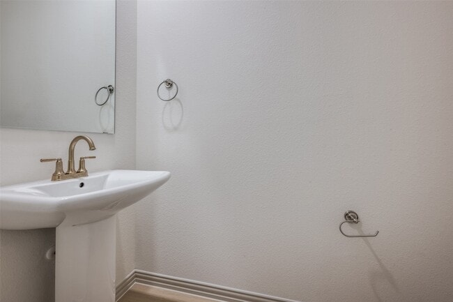 Building Photo - 512 Parkside Dr