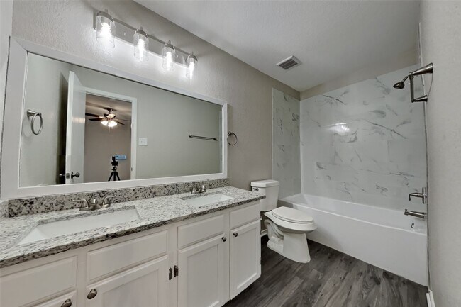 Building Photo - 12522 Sterlingstone Dr