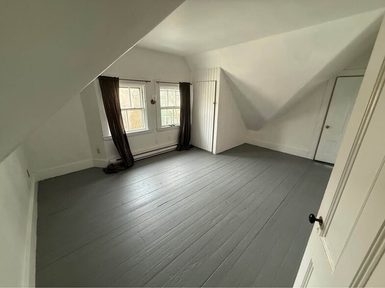 Building Photo - 8 Hurlbut St