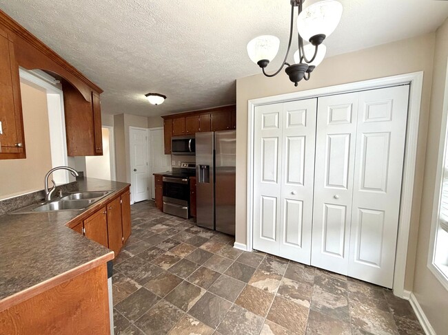 Building Photo - 1329 Mutual Dr