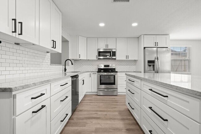 Building Photo - UPGRADED Home For Rent in Orangewood Highl...