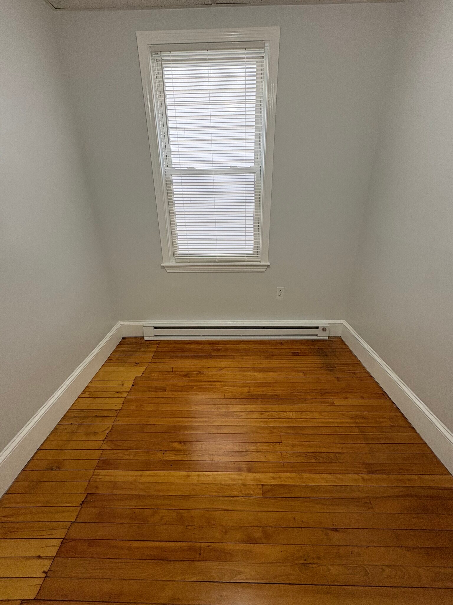 Building Photo - 162 Lexington St