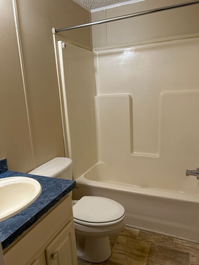 Building Photo - 209 McQueen St