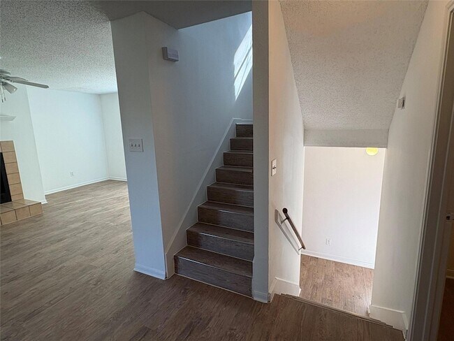 Building Photo - 9201 Simmons Rd