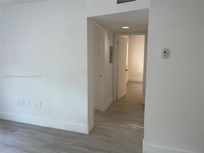 Building Photo - 4171 N Haverhill Rd