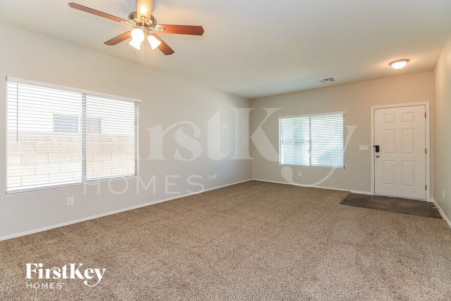 Building Photo - 617 E Payton Cir