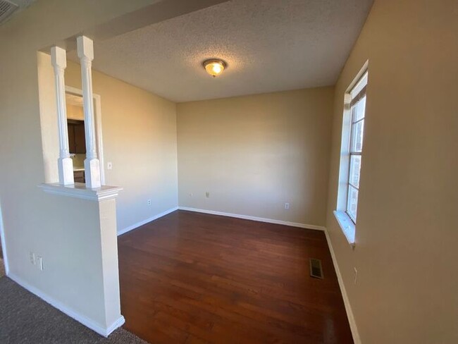 Building Photo - 3 bed 2 bath in Moore in Greenbriar Eastla...