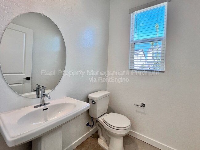 Building Photo - 2915 E Tierra Dr