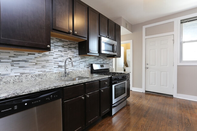 Building Photo - 2647 W Potomac Ave