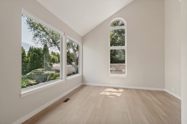Building Photo - 11390 Mariposa Way