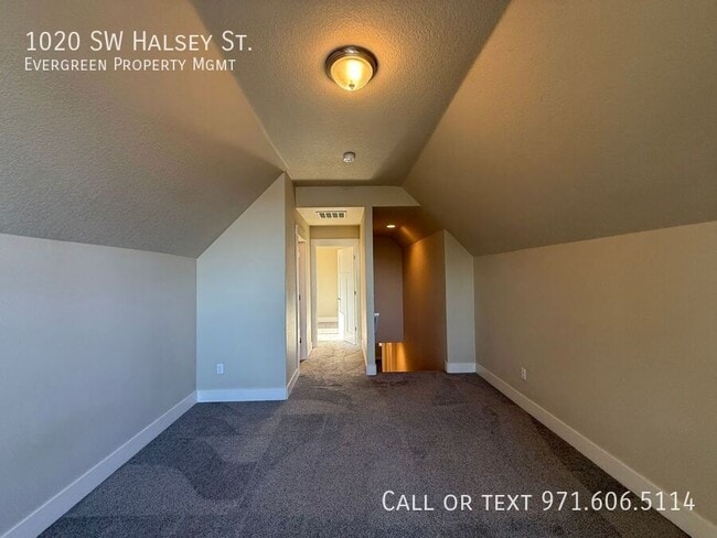 Building Photo - 1020 SW Halsey St