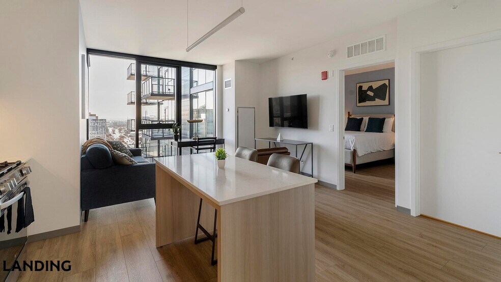 Building Photo - 513 S Damen Ave