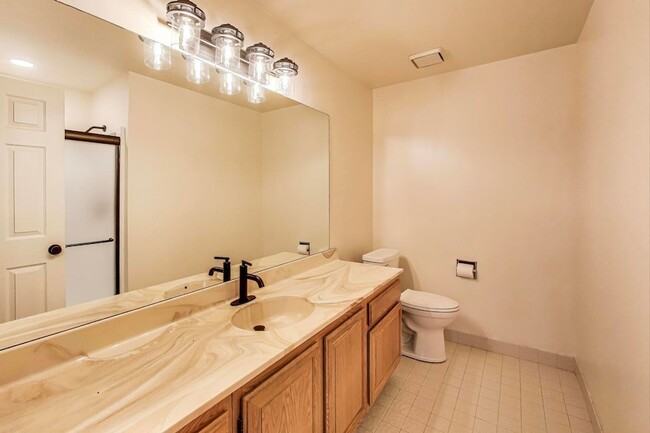 Building Photo - 534 River Front Cir