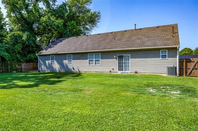 Building Photo - 5819 Woodside Ln