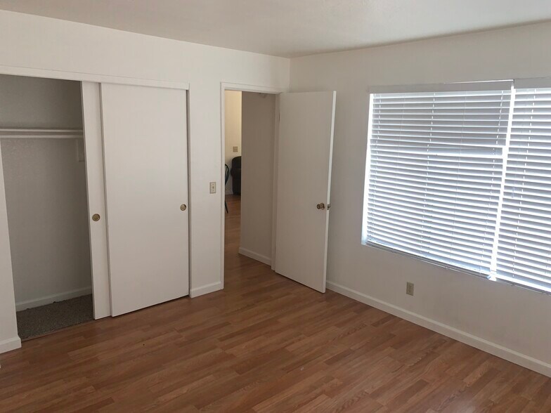 Building Photo - 2008 Mesquite Ln