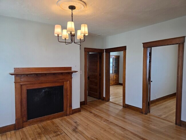 Building Photo - 2 Hillside St