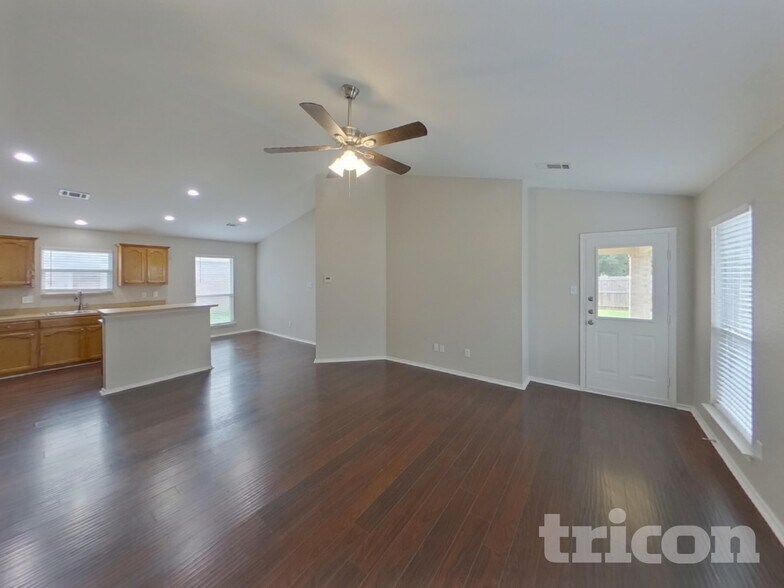 Building Photo - 1145 Boxwood Dr