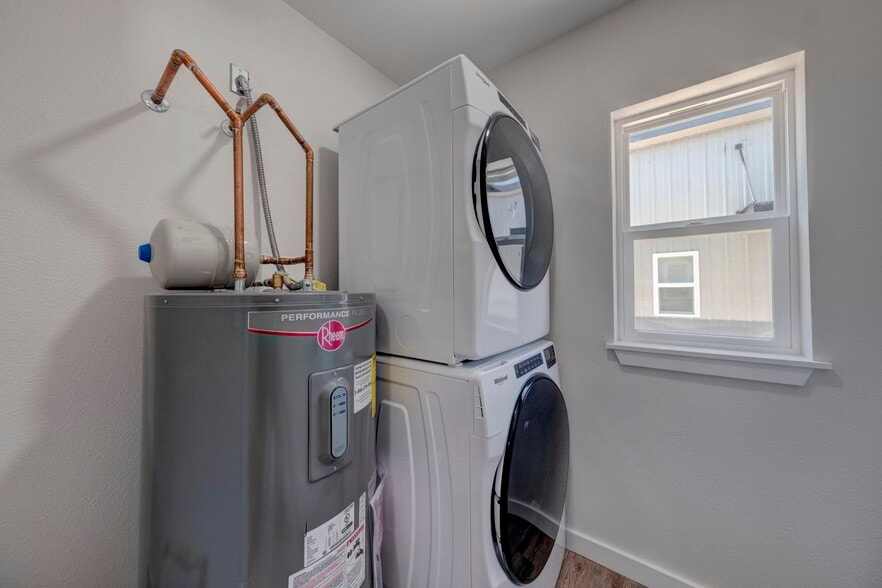 Building Photo - 744 E Loucks St