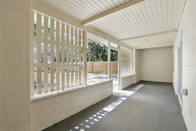 Building Photo - 28 N Lancelot Ave