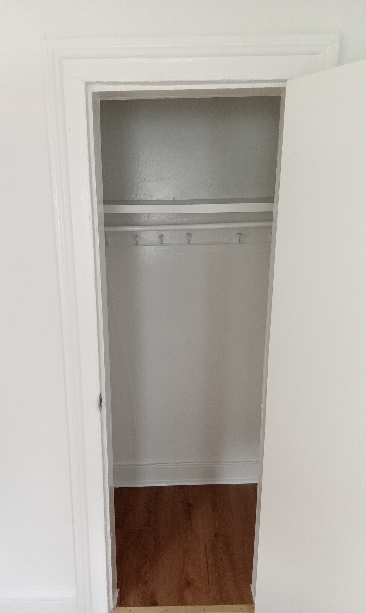 Building Photo - 39 E 4th St