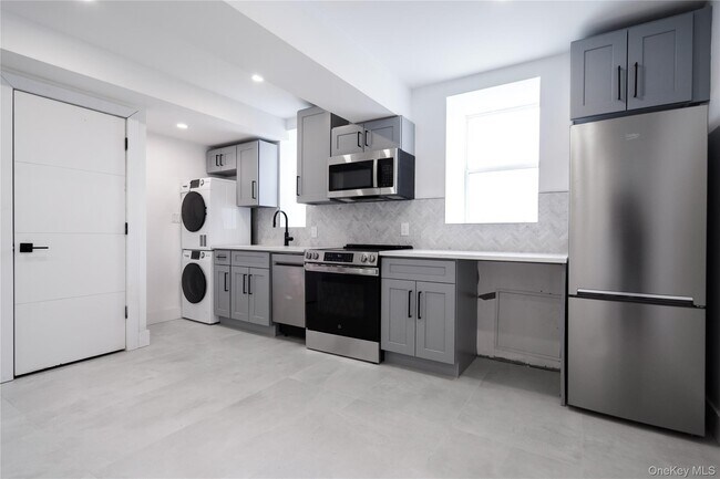 Building Photo - 315 W Broadway