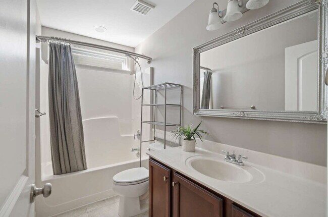 Building Photo - Charming 4-Bed Home in Durham with Fenced-...