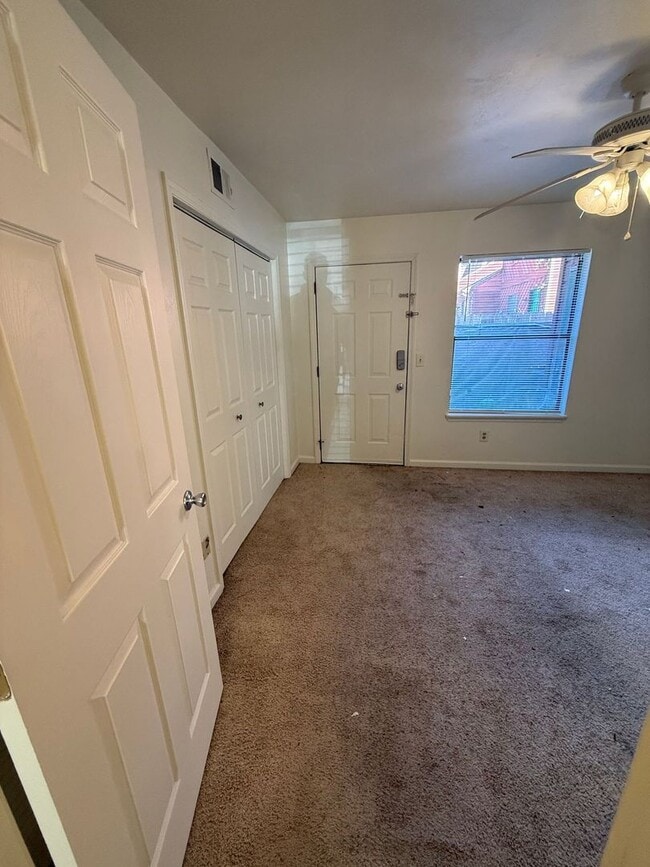 Building Photo - Sun-Filled 2/2 with Stainless Appliances & New Carpet