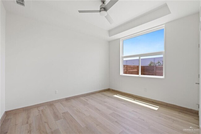 Building Photo - 24 N Lincoln St