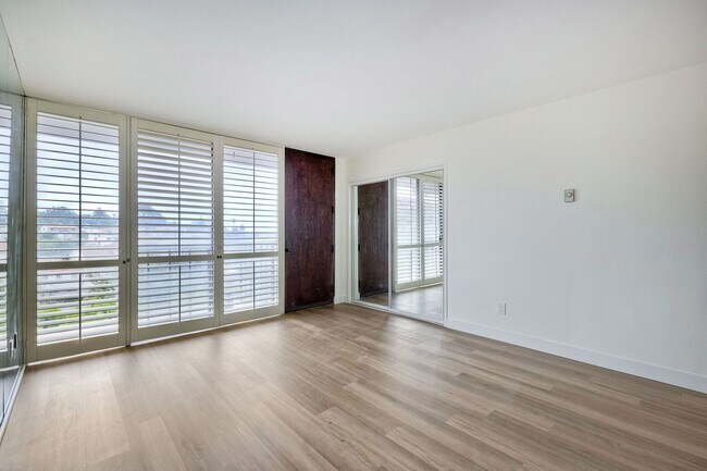 Building Photo - 1250 Cave St