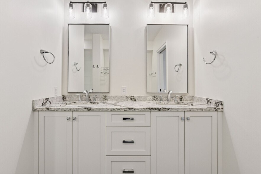 Dual vanity sinks and plenty of cabinet/counter space - 222 Ferndale Rd S