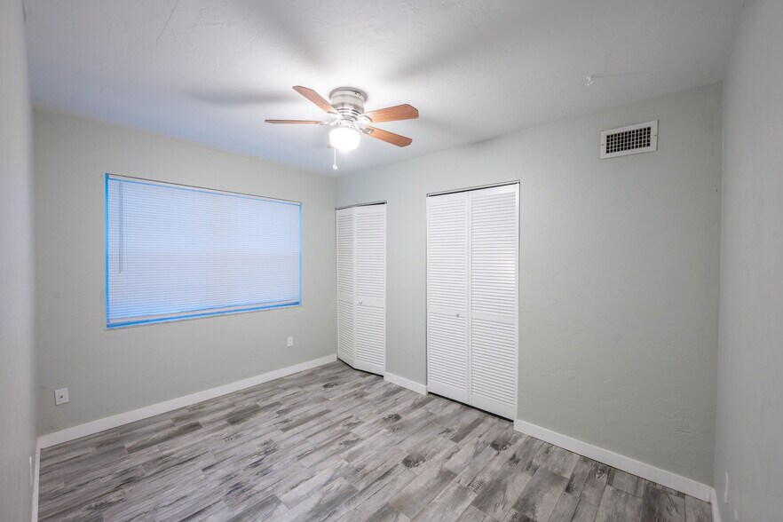 Building Photo - 1011 Bianca Dr NE