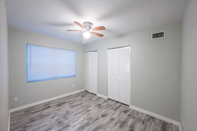 Building Photo - 1011 Bianca Dr NE