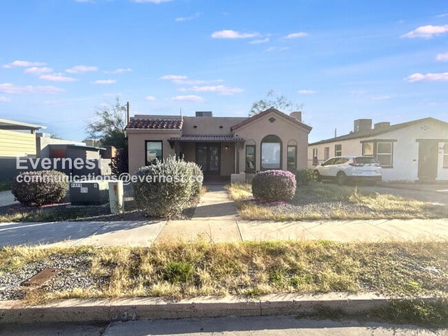 Building Photo - 934 E 7th St