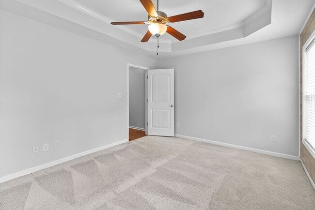 Building Photo - Well-Maintained 3 Bedroom, 2 Bath Home